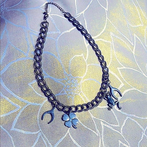 VINTAGE Silver Tone Charm Necklace Wishbones Four Leaf Clover Frog - Picture 9 of 9
